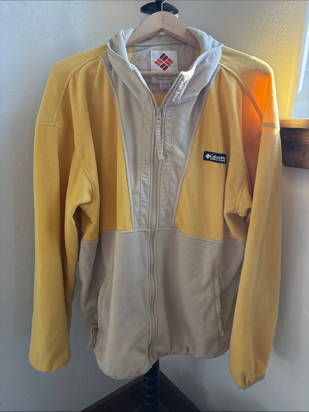XL Columbia Back Bowl Yellow and Tan Hooded Fleece Jacket